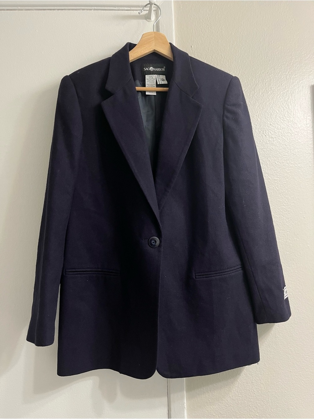 100% wool Sag Harbor Women's Navy Single-Button Blazer